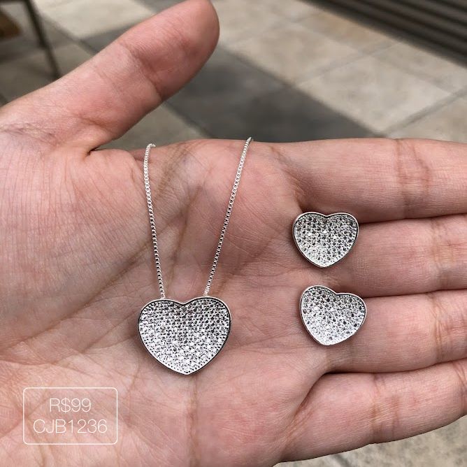 Conjunto Coração Abaulado p/ Dentro Cravejado Cristal Prateado